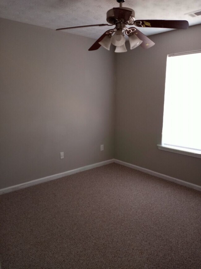 Building Photo - 3/2 with Large Bonus Room  - Split level home with large backyard