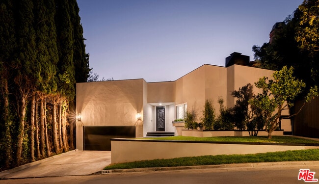 Building Photo - 1143 Sierra Alta Way