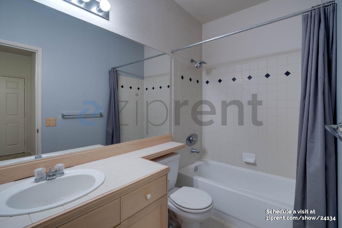 Building Photo - Unit C201