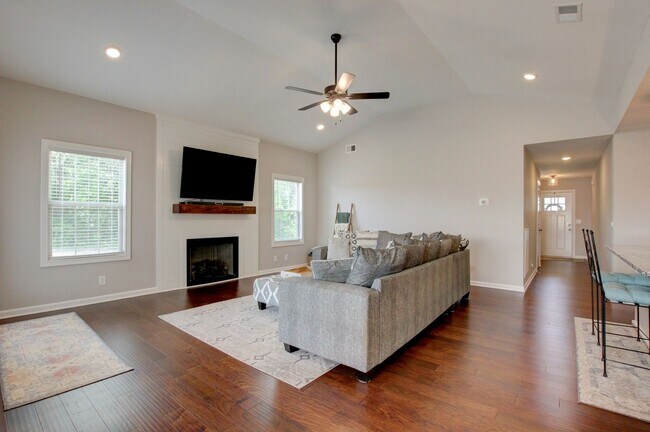 Building Photo - 715 Jodine Ann Dr