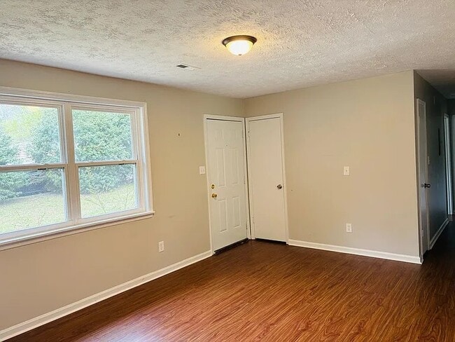 Building Photo - 42 Westgate Park Ln