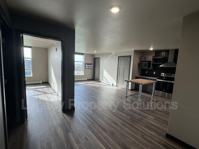 Building Photo - 226 E Greenfield Ln