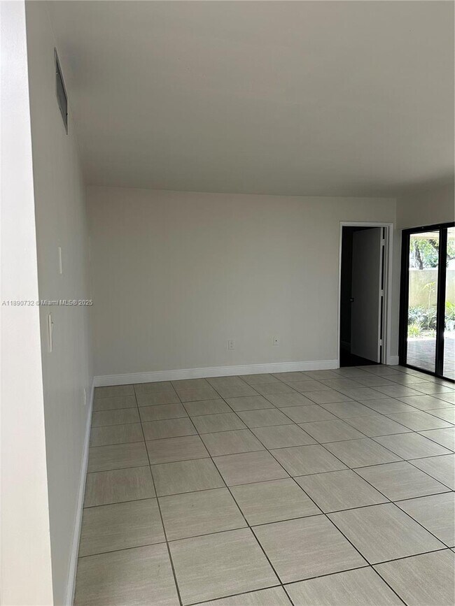 Building Photo - 9010 SW 125th Ave