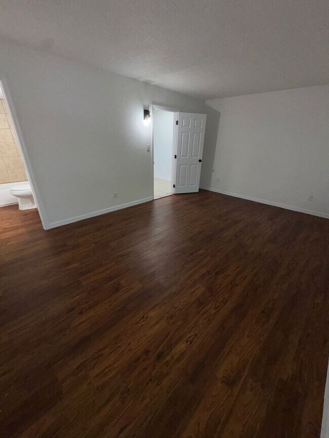 Building Photo - 1751 NE 2nd St