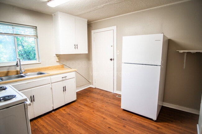 Building Photo - 4645 Anderson Pl