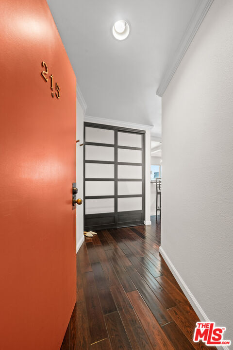 Building Photo - 8400 De Longpre Ave