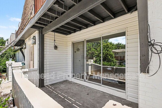 Building Photo - 8455 Robinson St