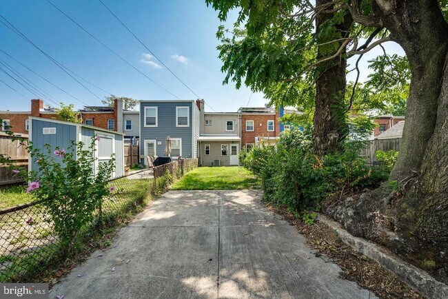 Building Photo - 436 20th St NE