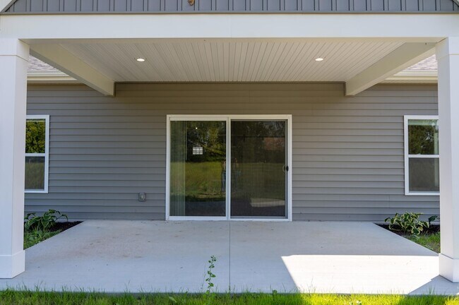 Building Photo - 8456 Oak Shade Ct