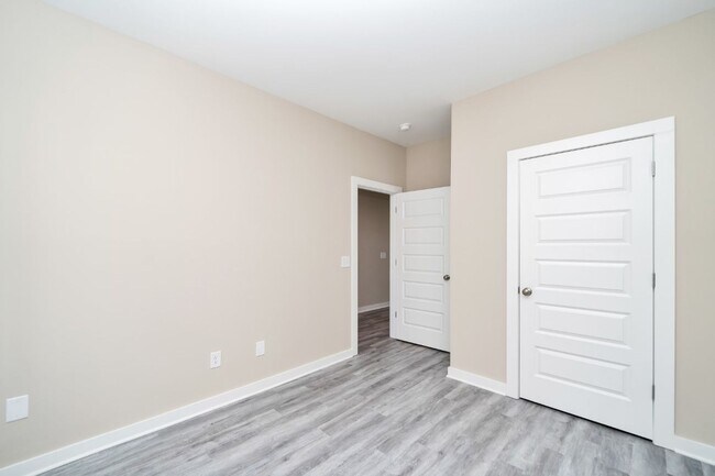 Building Photo - 5529 Blue Jay Cir