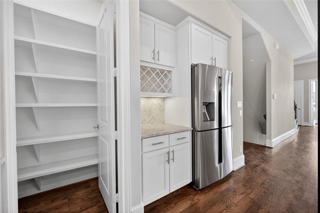 Building Photo - 520 S Pearl Expy