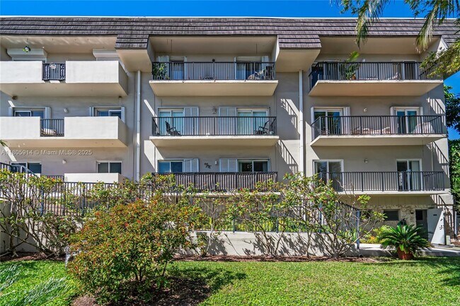 Building Photo - 6815 Edgewater Dr