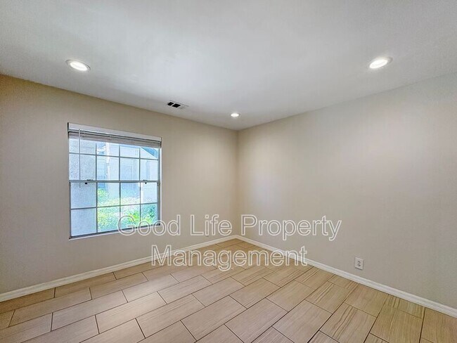 Building Photo - 10686 Aderman Ave