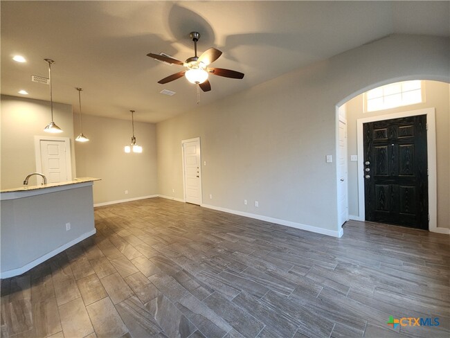 Building Photo - 1115 Creekside Orchard