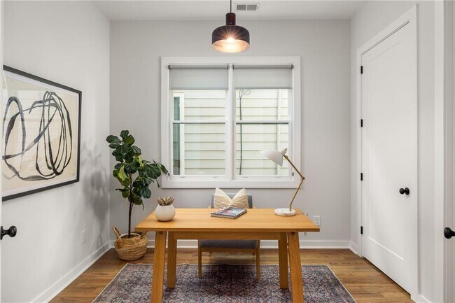 Building Photo - 654 Woodward Ave SE