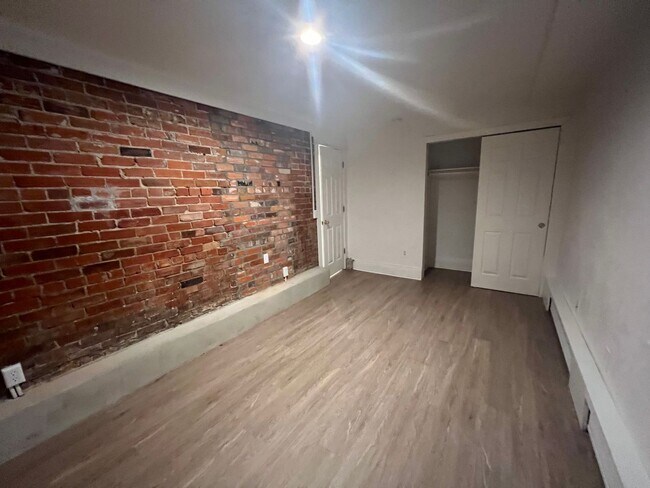 Building Photo - 2110 Grove Cir W
