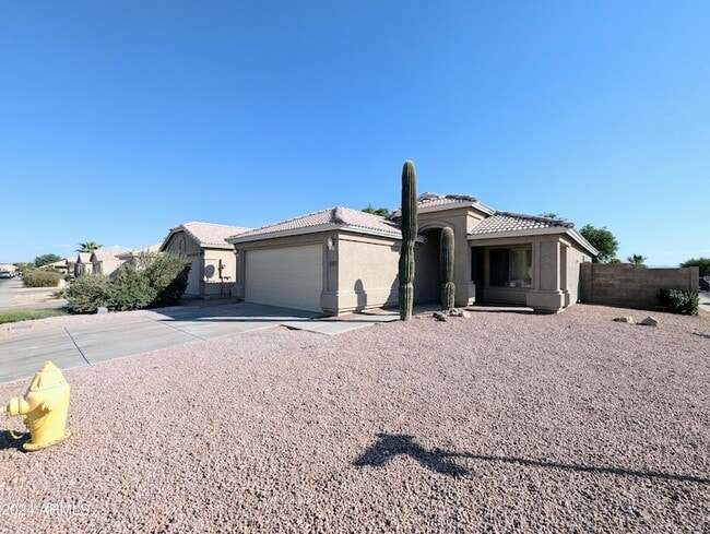 Building Photo - 7059 W Gardenia Ave