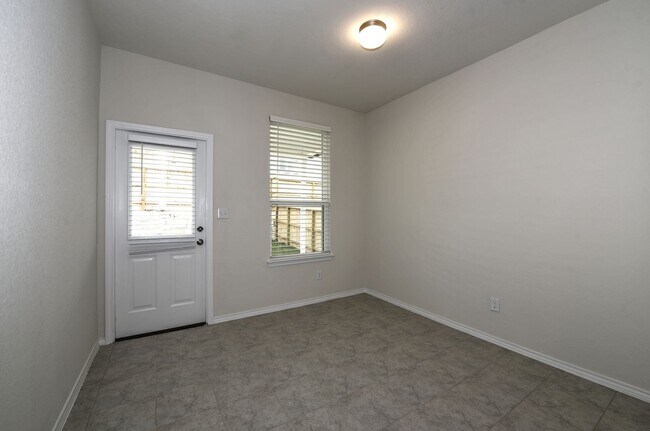 Building Photo - Gorgeous one story home  |  3 bedrooms  |  2 bathrooms  |  Covered Patio  |  2 car garage  |  Dav...