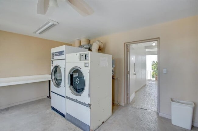 Building Photo - 3040 NE 16th Ave