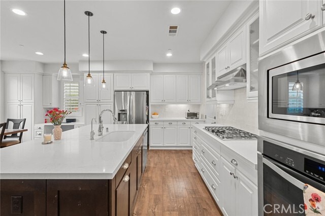 Building Photo - 33 Gamella