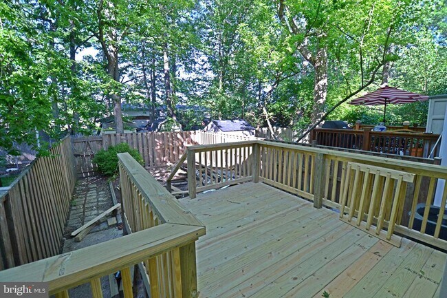 Building Photo - 22426 Greenview Ct