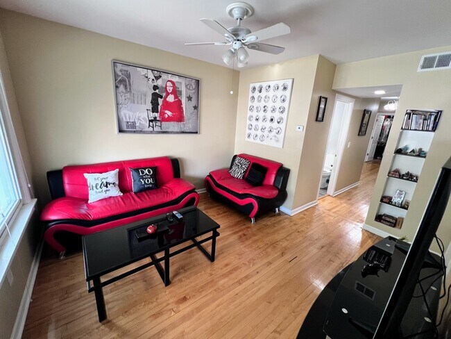 Building Photo - 2330 N Lockwood Ave