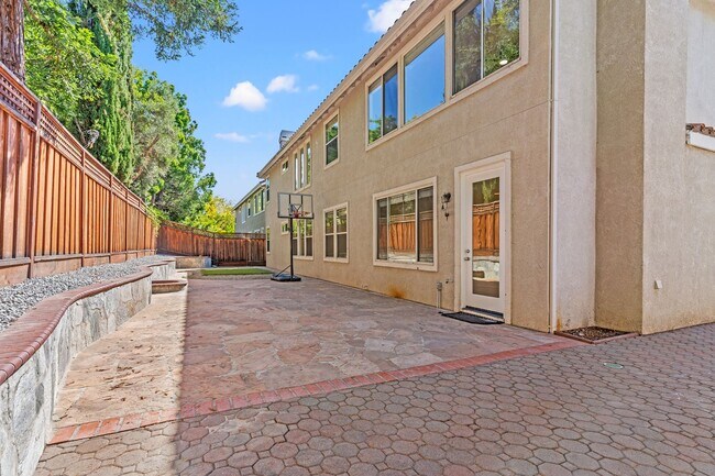 Building Photo - 3311 Montevideo Dr