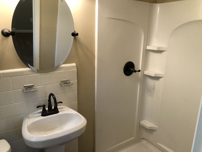 Building Photo - 3 Bed/2 Bath for rent in Madison!