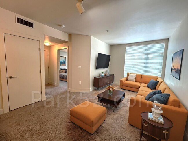 Building Photo - $250 Off!  1 Bedroom Condo in Downtown Tacoma