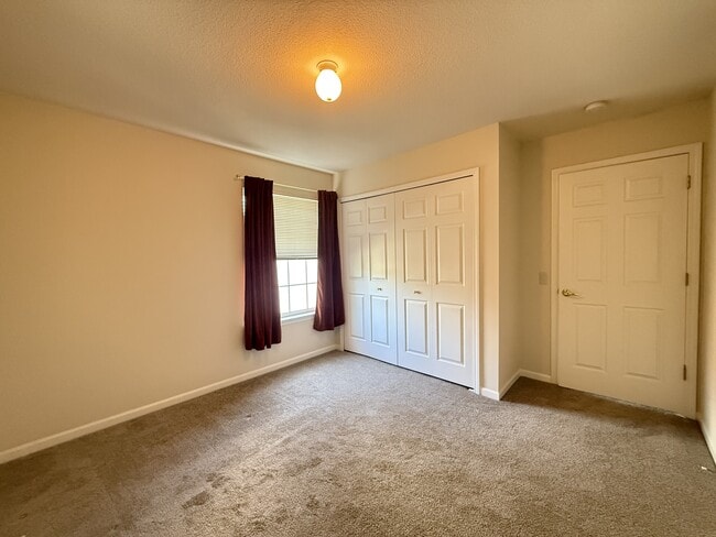 Building Photo - 4875 S Ridgeside Cir