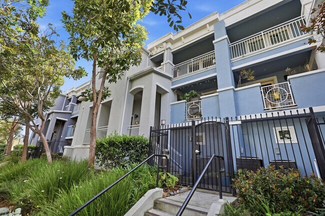 Building Photo - Point Loma, "The Bay" 2 bed 2 Bath Townhome now available! Amazing amenities, don't miss out