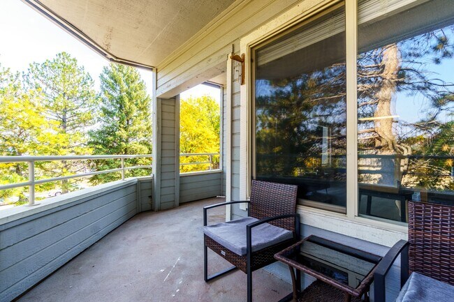 Building Photo - Beautiful Condo on Iguana – Now Available for Rent