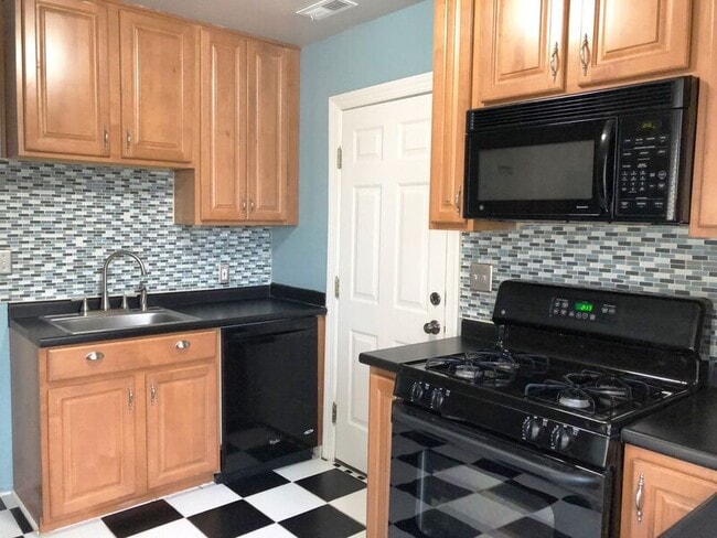 Building Photo - 226 Charles St