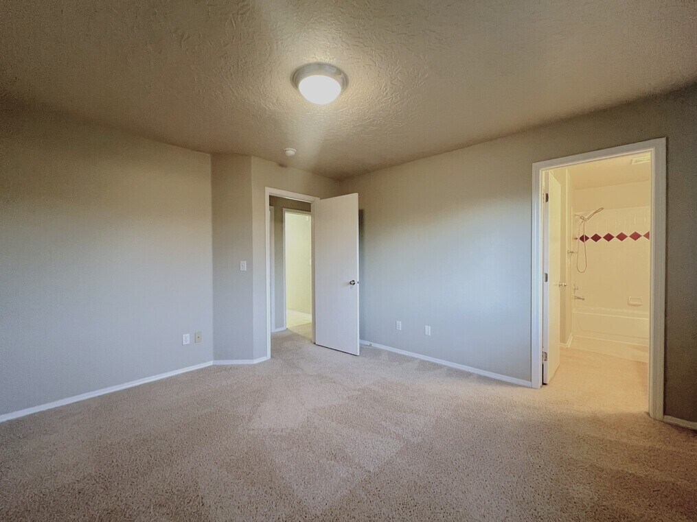 Building Photo - 4160 E Carnation Ct