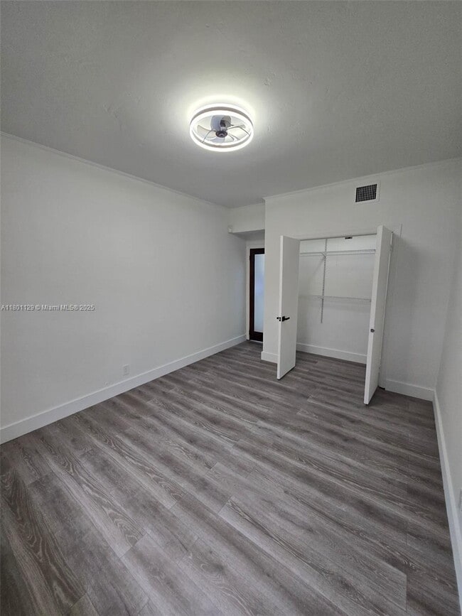 Building Photo - 2131 Calais Dr