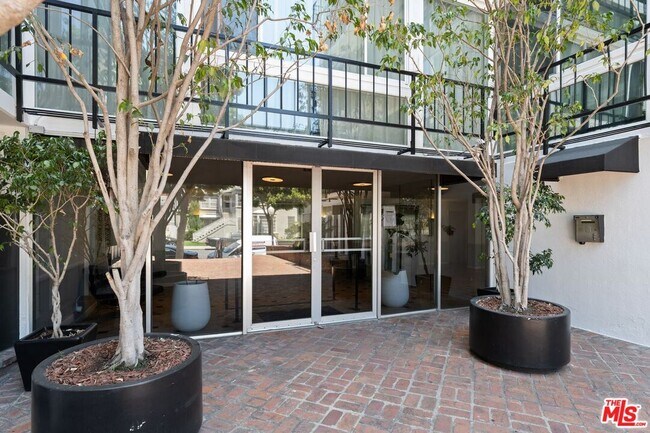 Building Photo - 9950 Durant Dr