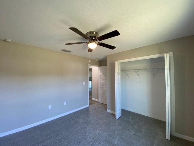 Building Photo - Custom Home - Desirable SE Ocala Neighborhood 3/2/2 **Won't Last**