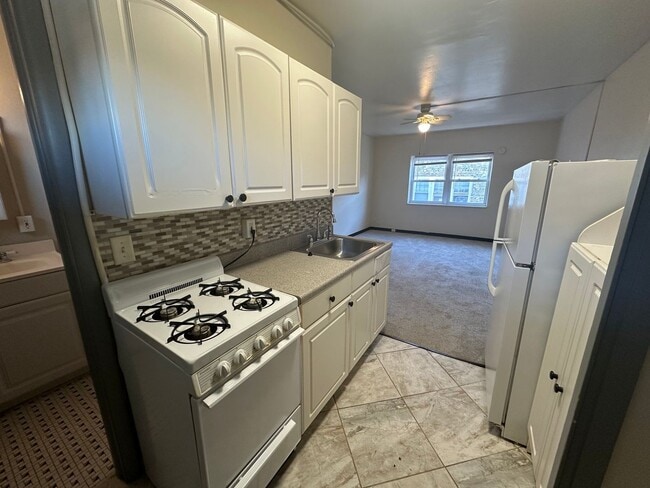 Interior Photo - 1026 Lyon