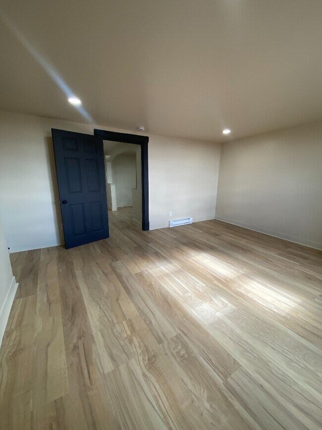 Building Photo - 2209 Shenandoah Ave