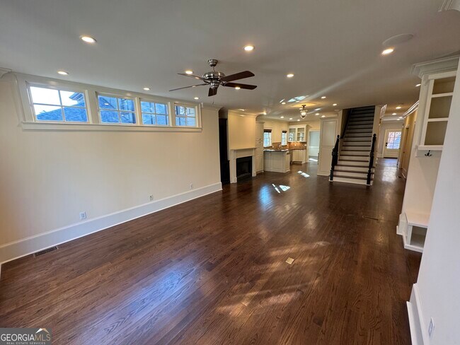 Building Photo - 1092 McLynn Ave NE