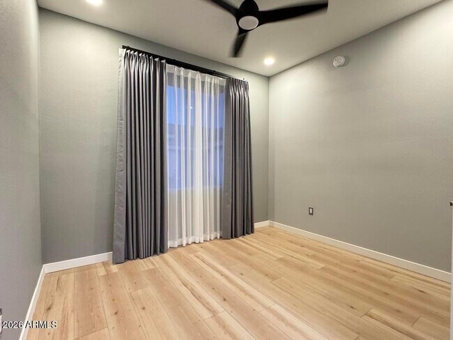 Building Photo - 1701 E Colter St