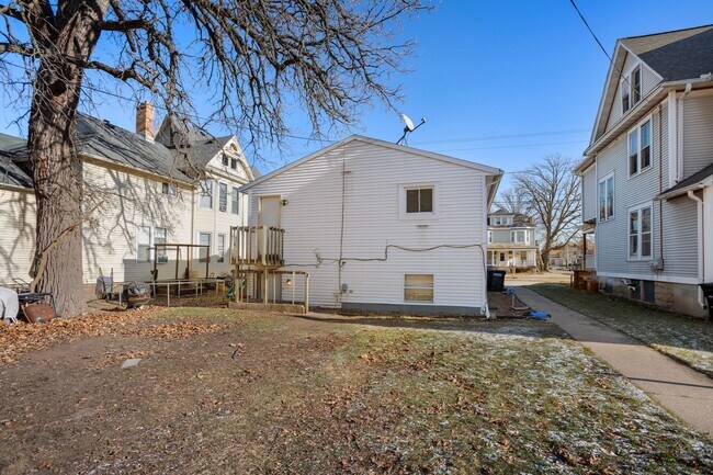 Building Photo - 1007 Jackson St