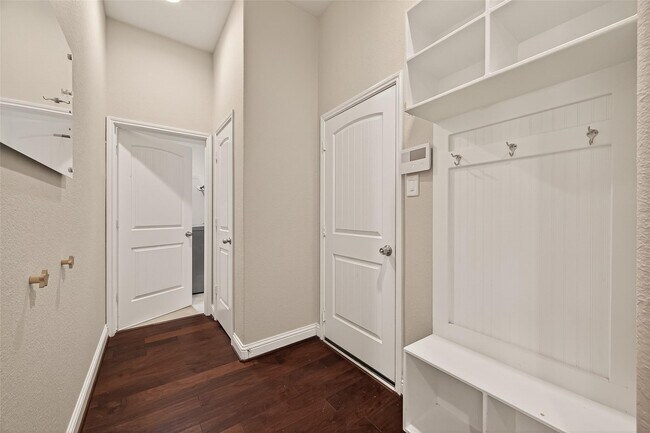 Building Photo - 107 Angel Hollow Ln