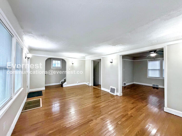 Building Photo - 2032 Kendall St