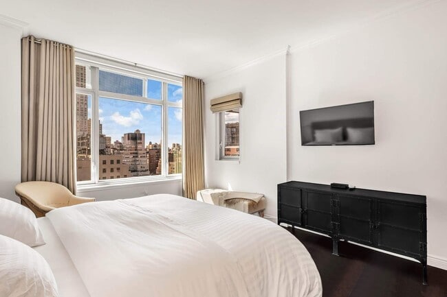Building Photo - 205 E 59th St