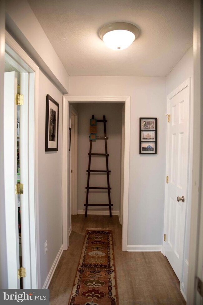 Building Photo - 43017 Fairgrounds Rd