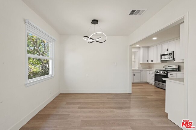 Building Photo - 2943 Los Olivos Ln