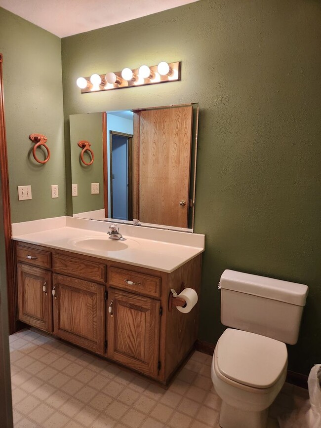 Building Photo - Southwest Springfield 3 Bed / 2 Bath Home ...