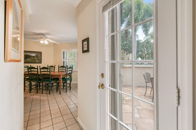 Building Photo - 28 Uno Lago Dr