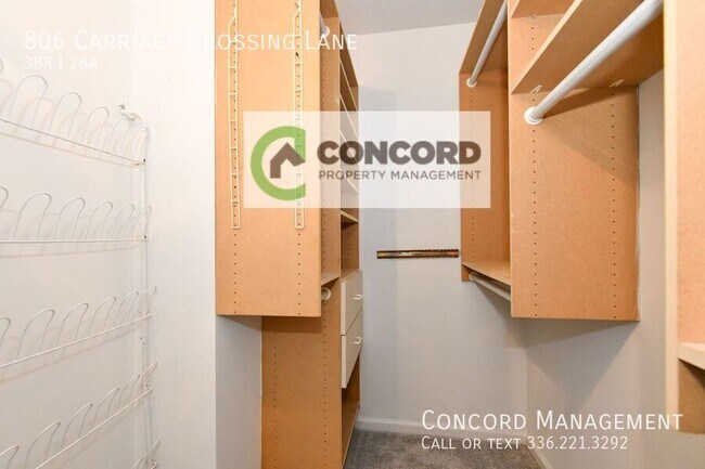 Building Photo - 806 Carriage Crossing Ln